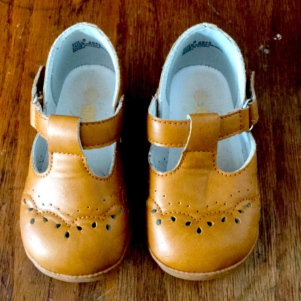 Adorable tan dress shoes